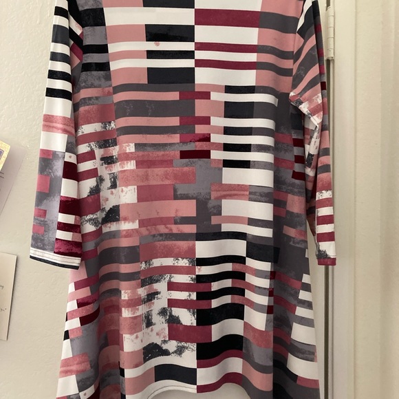 Alfa I Printed Asymmetrical Swing Knit Tunic - Picture 4 of 12